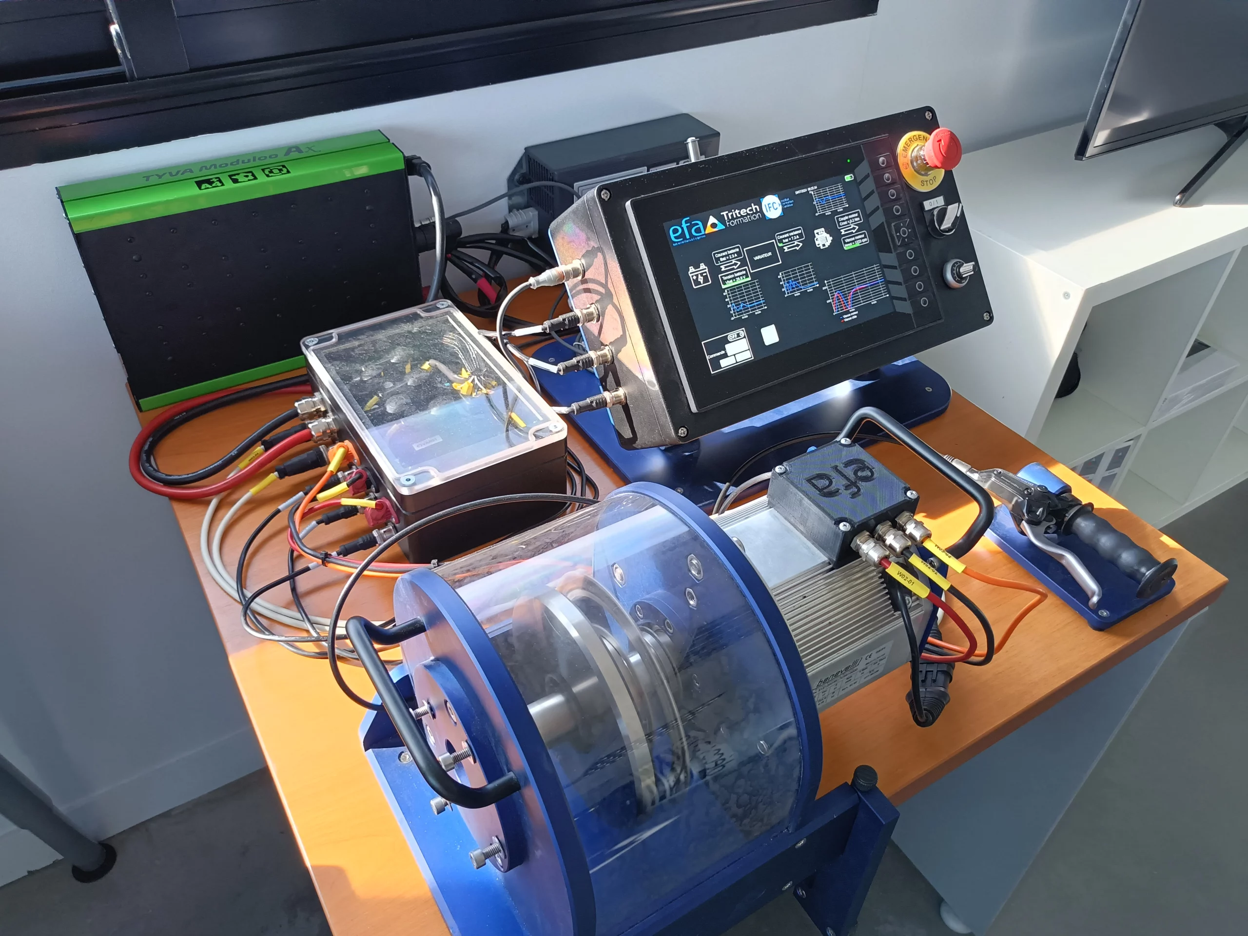 Banc d'electrification utilisé lors des formation IFC TRITECH comme moyen pédagogique