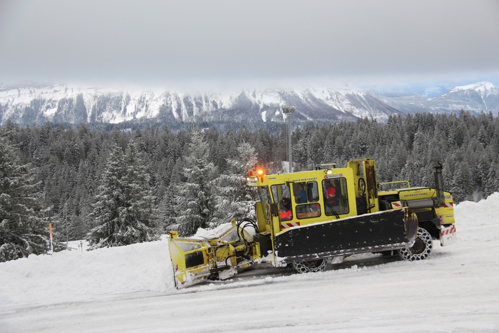 Déneigeuse dans les massif de la Savoie